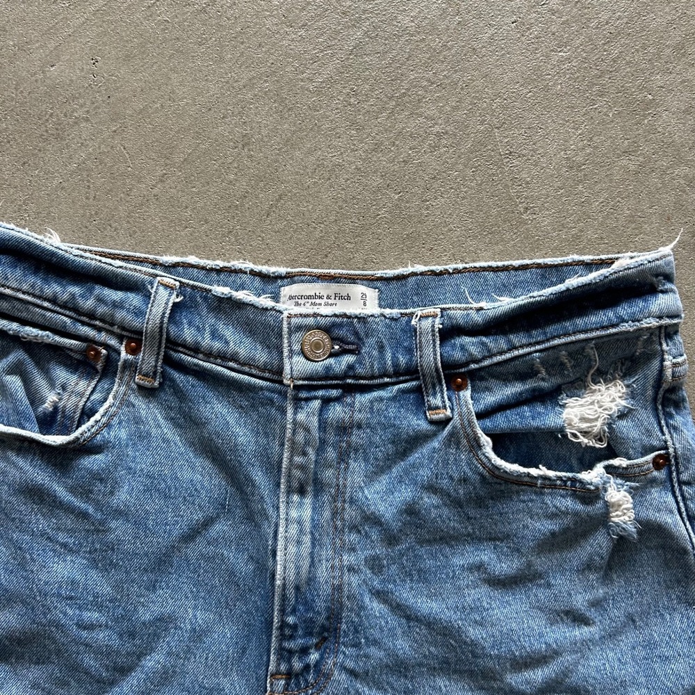 Abercrombie & Fitch Jean Shorts Size 29x4 The 4" Mom Short High Rise Distressed - Picture 4 of 7